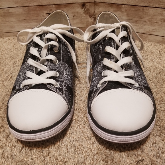 First Dance black/white converse look alikes with skull designs - Picture 2 of 6